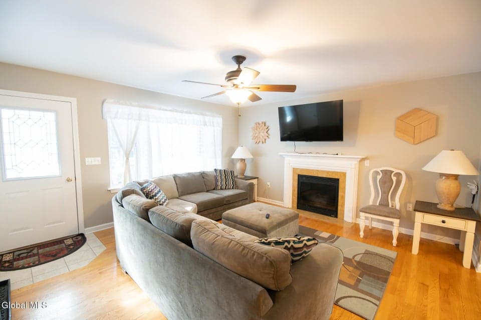 83 Fenway Drive, photo 4