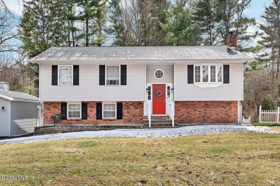 33 Acorn Ave., Clifton Park, NY, photo 1