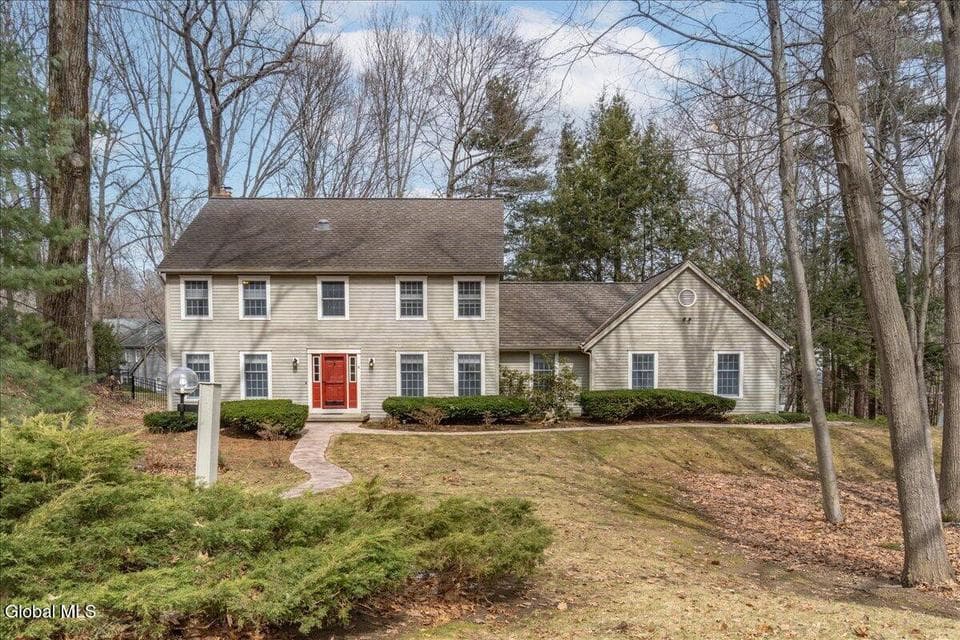 61 Robinwood Drive, photo 1