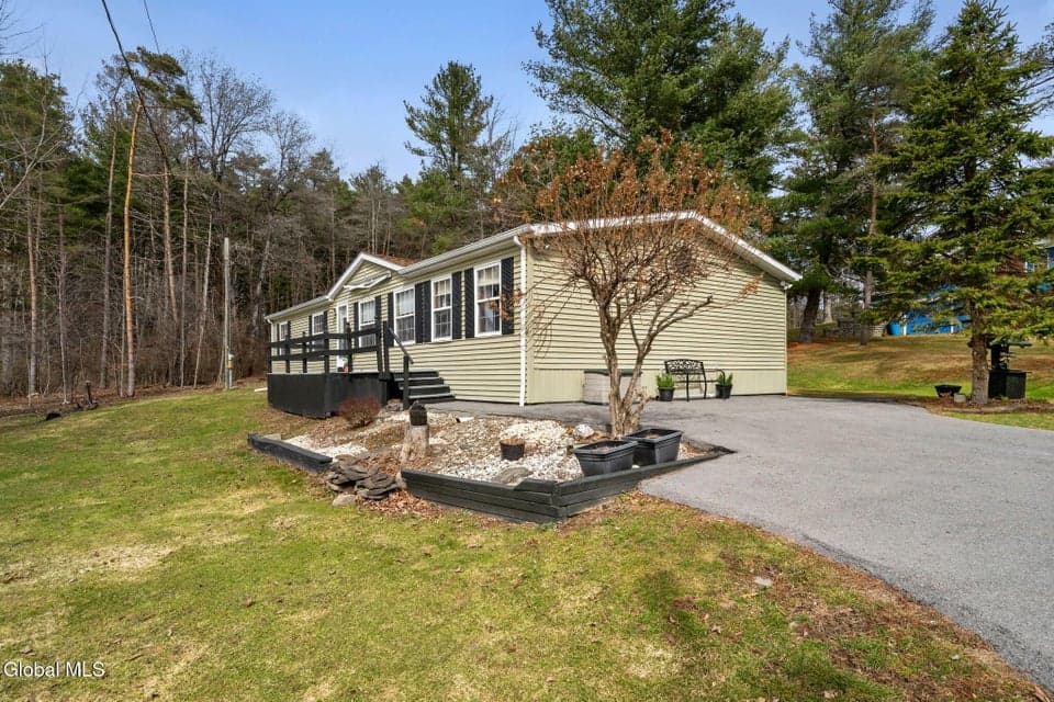 748 Mackey Road, photo 1