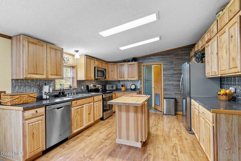 748 Mackey Road, photo 3