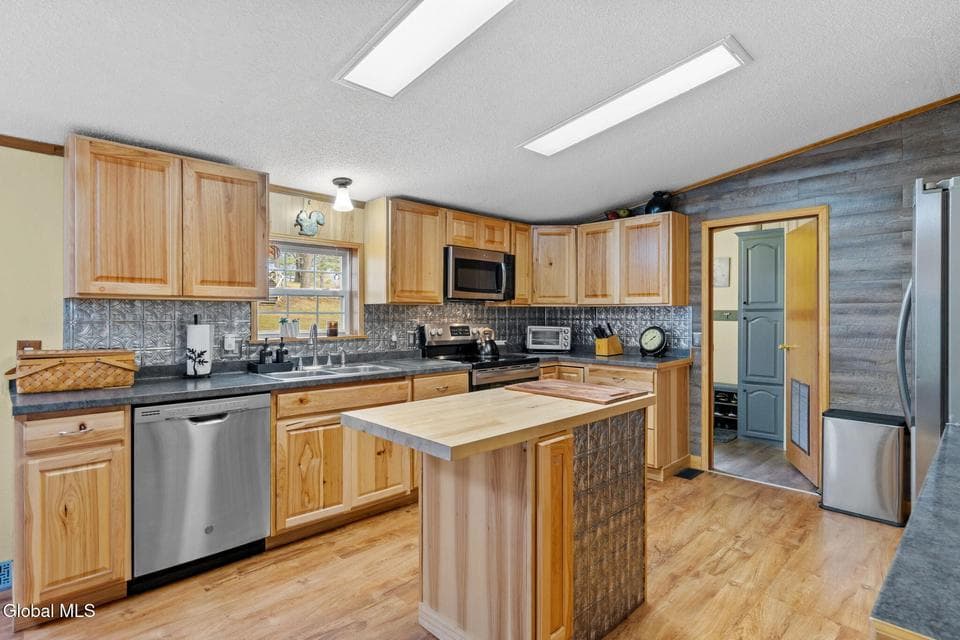 748 Mackey Road, photo 4