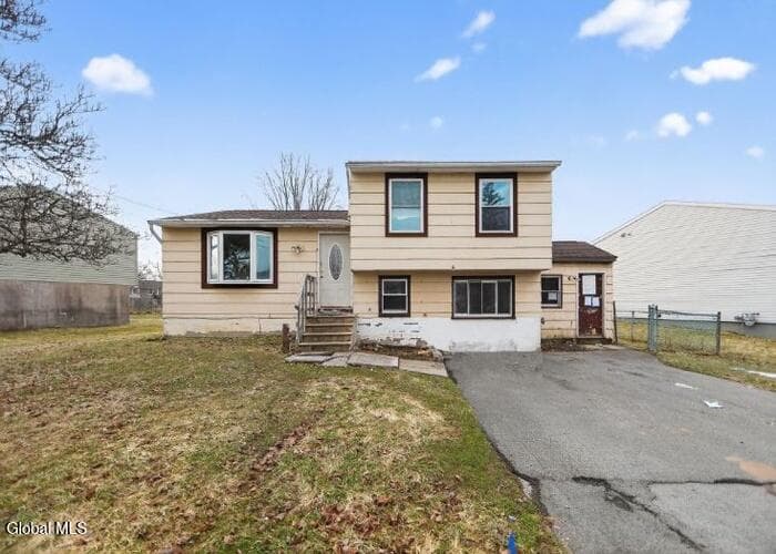 8252 Elaine Circle, photo 1