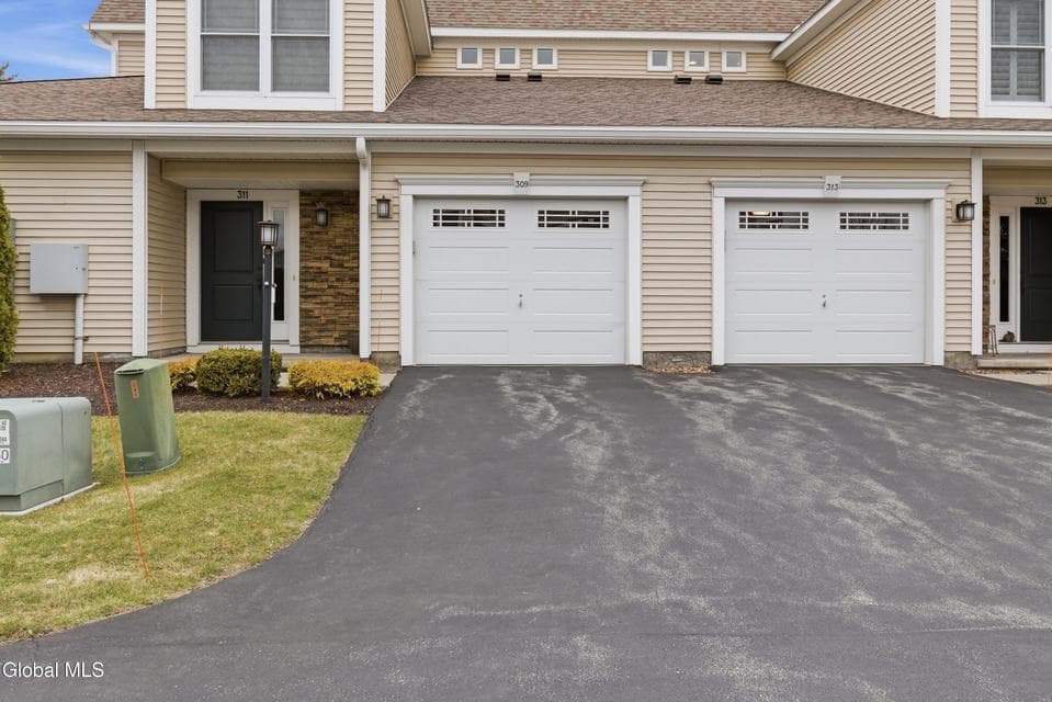 309 Lois Lane, photo 3