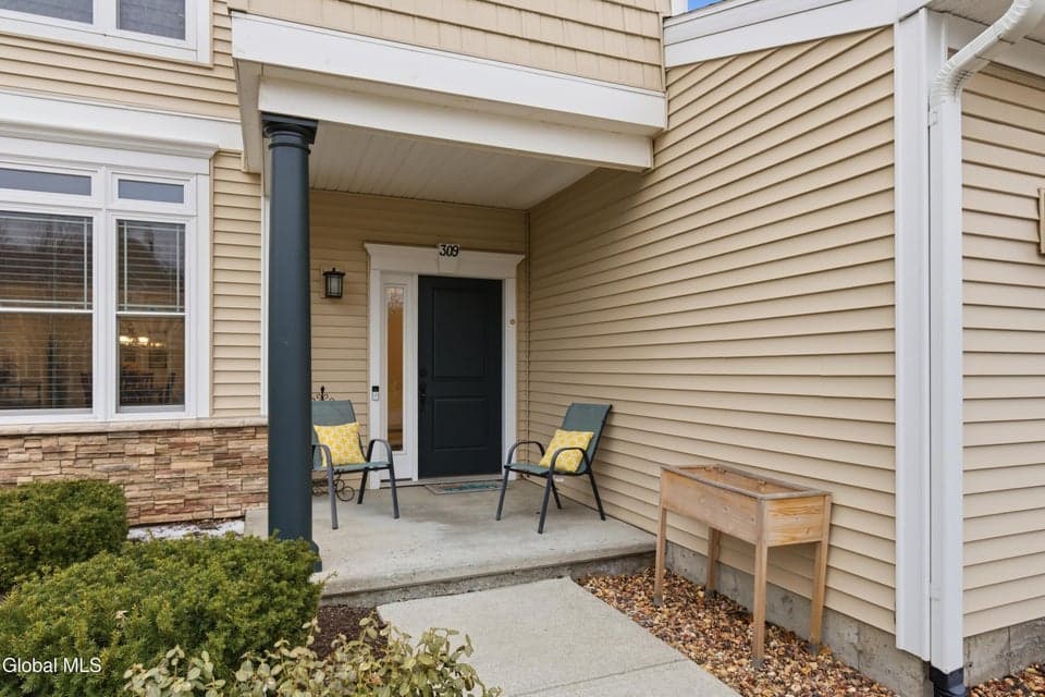 309 Lois Lane, photo 2