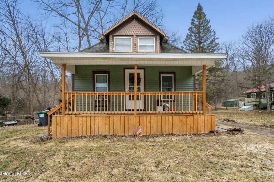 894 Noonan Road, photo 1