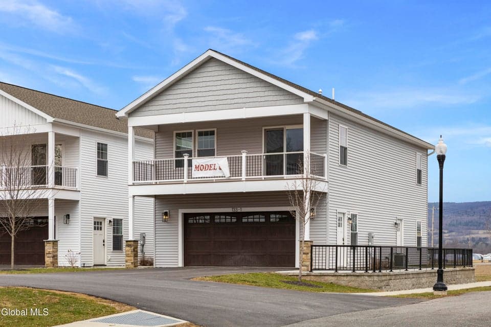 133 Marjorie Lane, photo 2