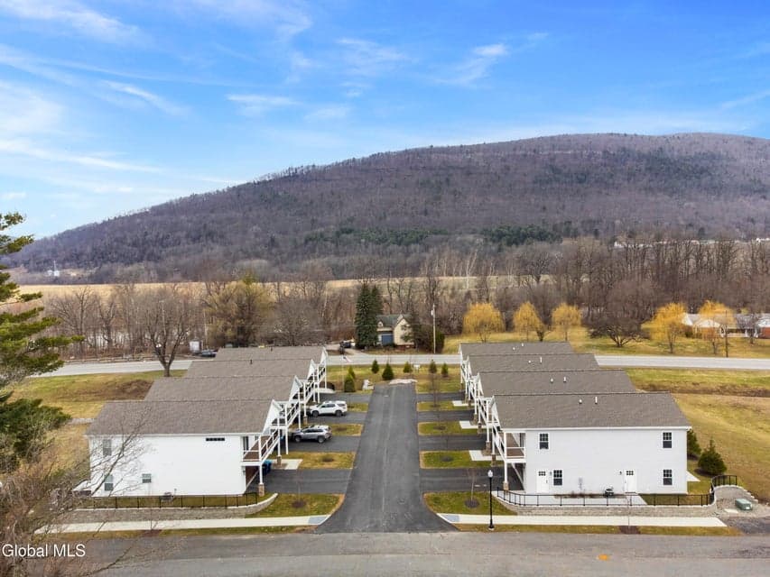 133 Marjorie Lane, photo 4
