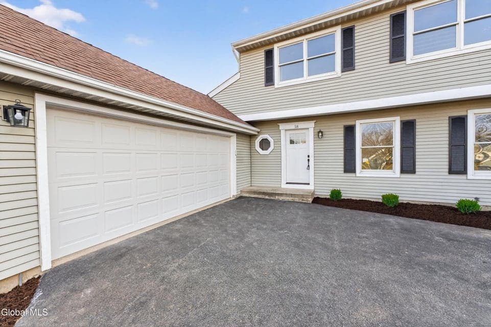 18 Rockefeller Boulevard, Rensselaer, NY, photo 4