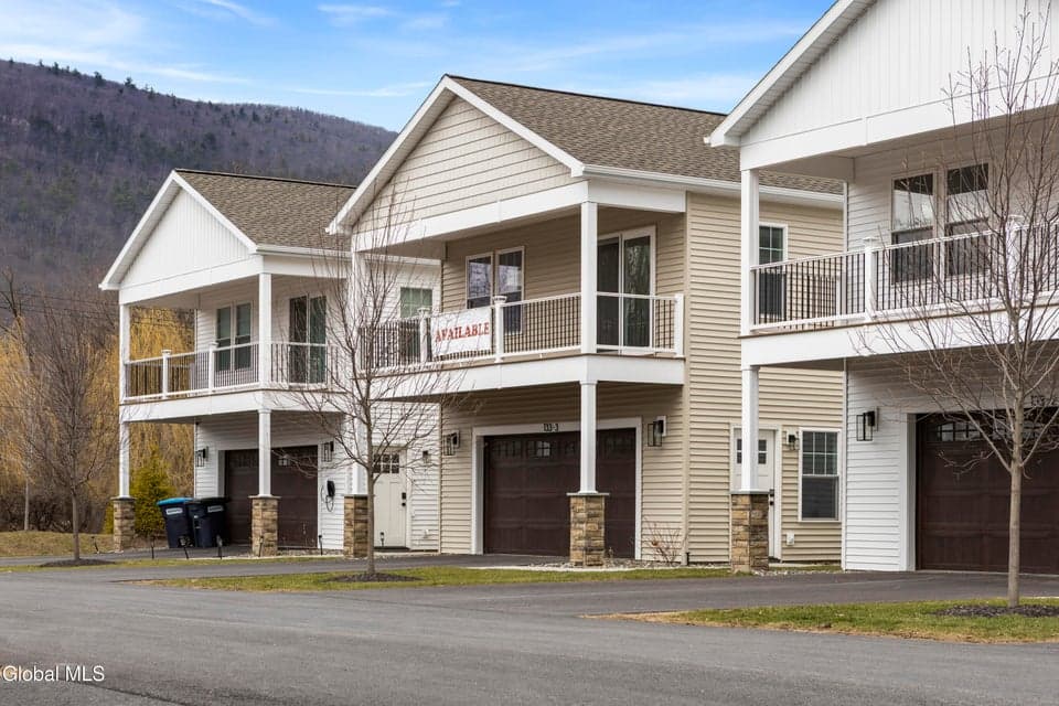 133 Marjorie Lane, photo 2