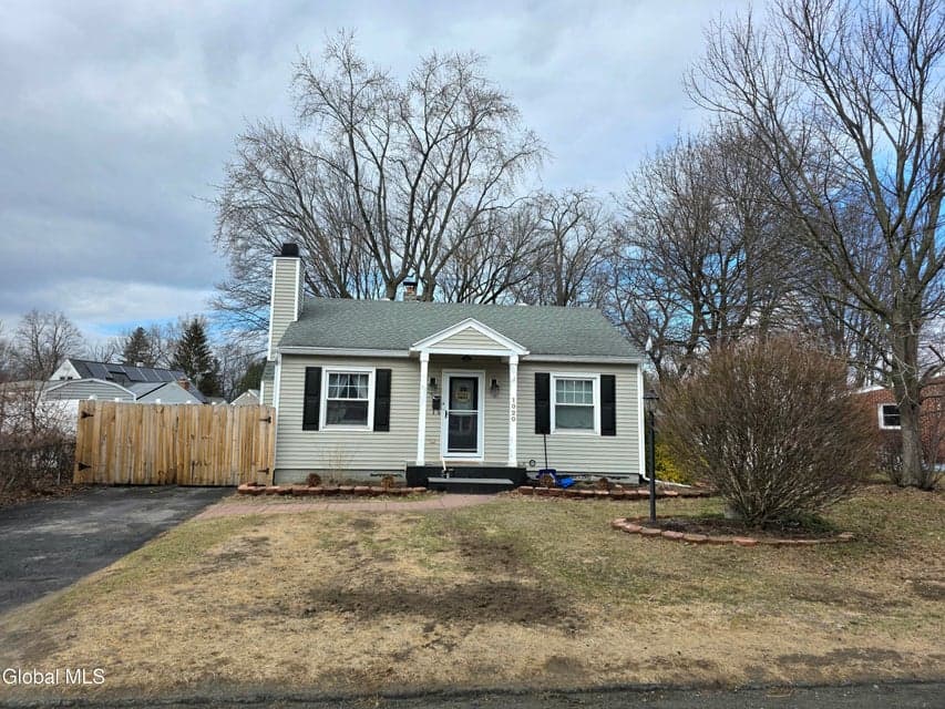 1020 6th Street, photo 2