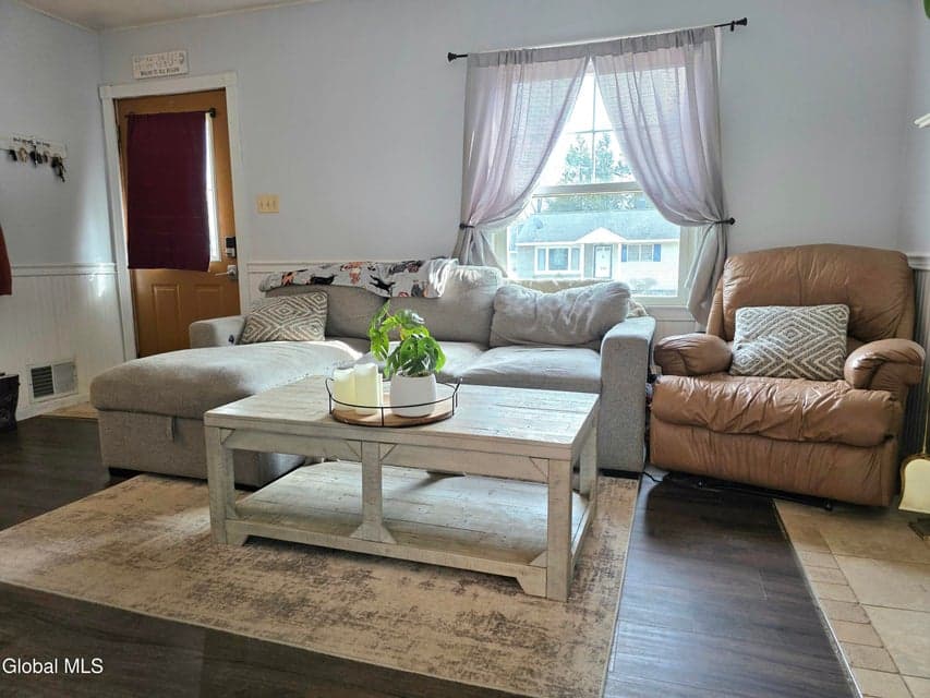 1020 6th Street, photo 4