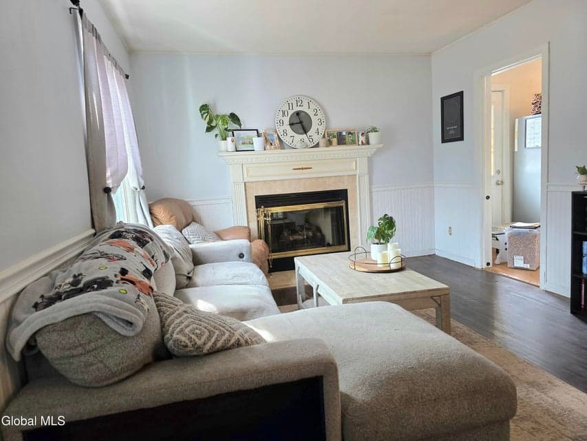 1020 6th Street, photo 3