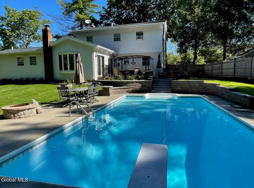 15 Apple Tree Lane, photo 2