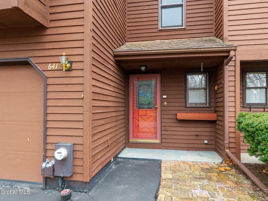 641 Top Ridge Drive, Guilderland, NY, photo 2
