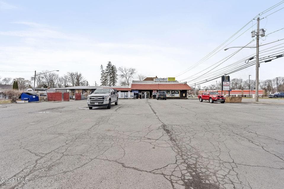 1874 Altamont Avenue, photo 2