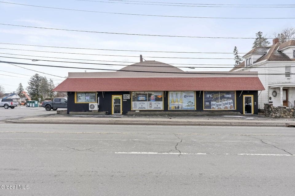 1874 Altamont Avenue, photo 3