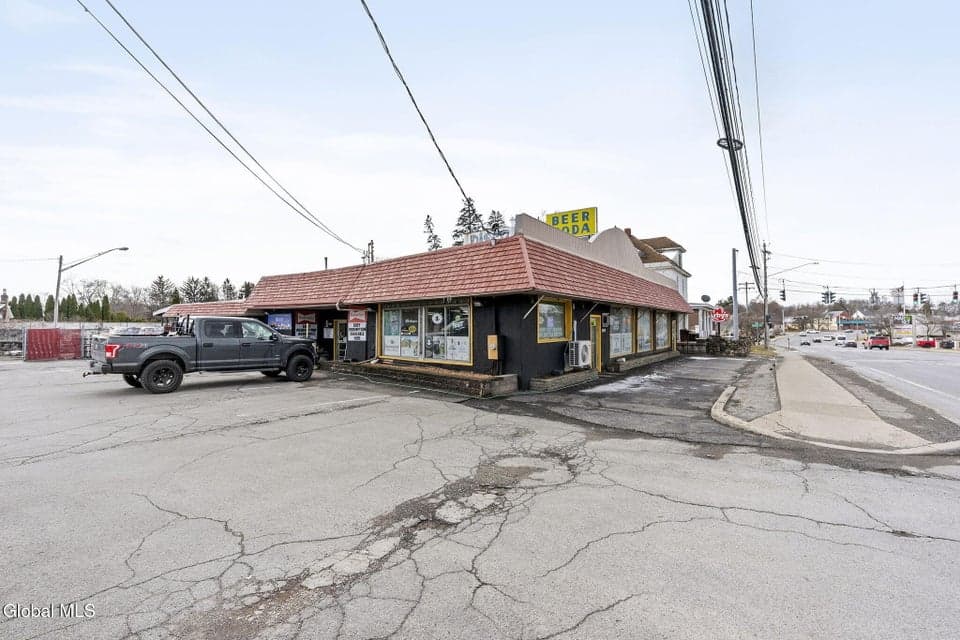 1874 Altamont Avenue, photo 4
