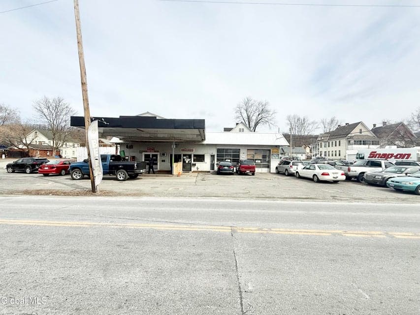 369 W Main Street, photo 1