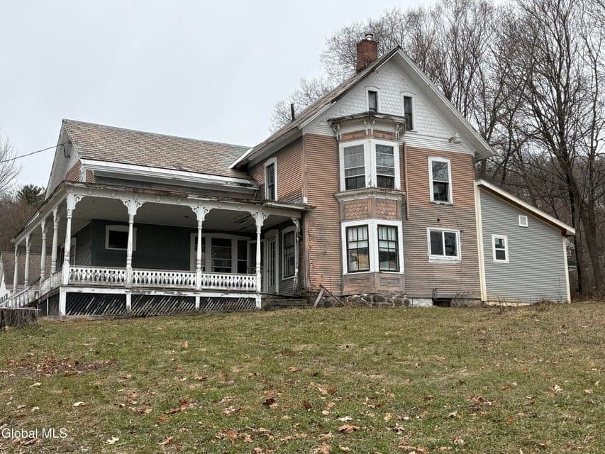8 1st Street, photo 1