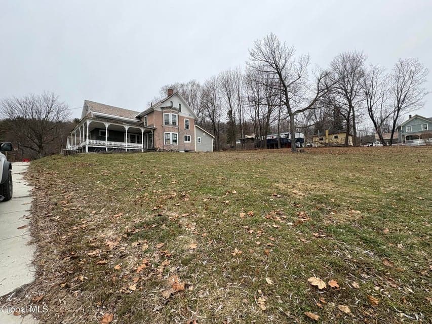 8 1st Street, photo 2