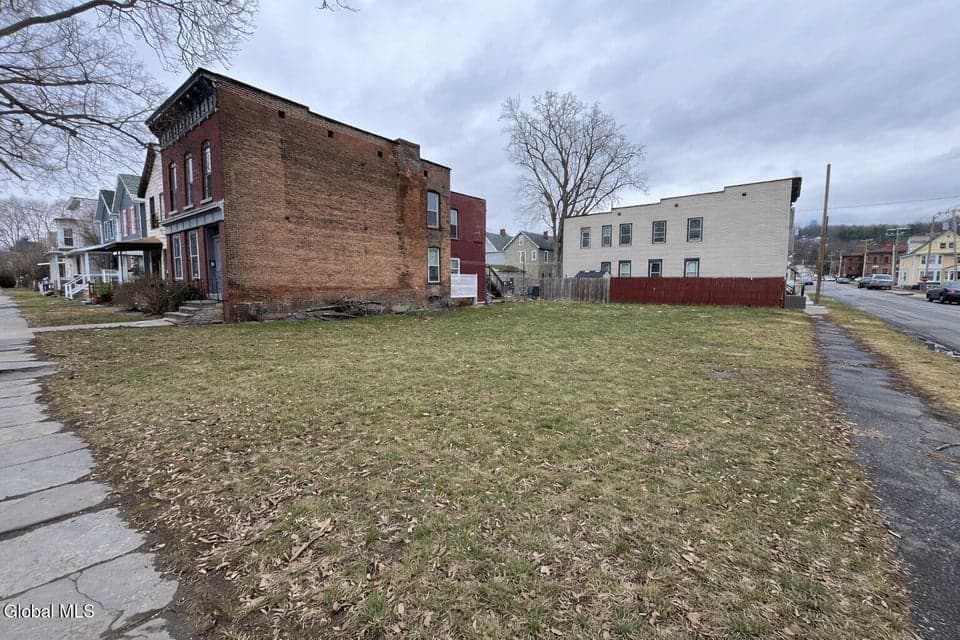 762 2nd Avenue, photo 1