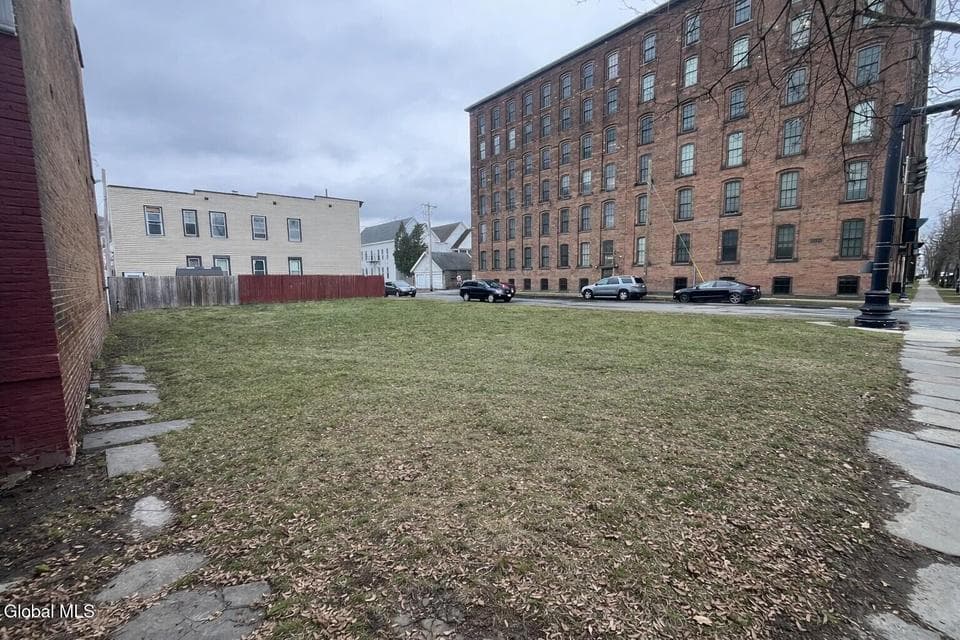 762 2nd Avenue, photo 2