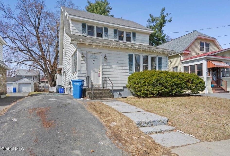 93 Hollywood Avenue, photo 1
