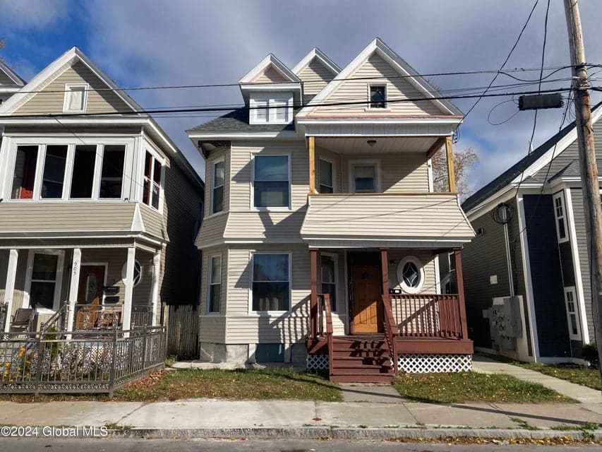 907 Delamont Avenue, photo 1