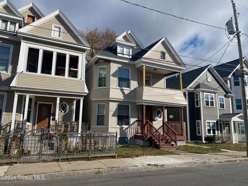 907 Delamont Avenue, photo 2