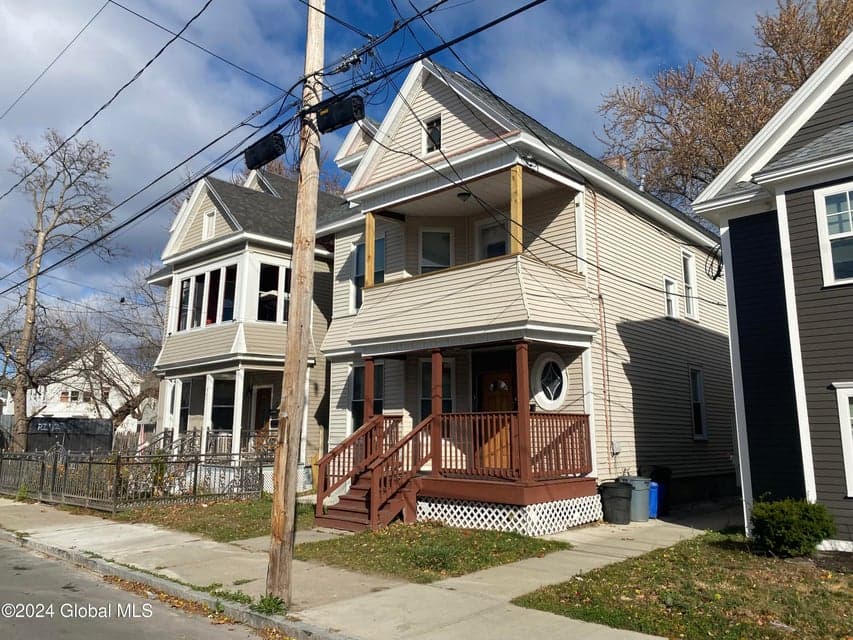 907 Delamont Avenue, photo 3