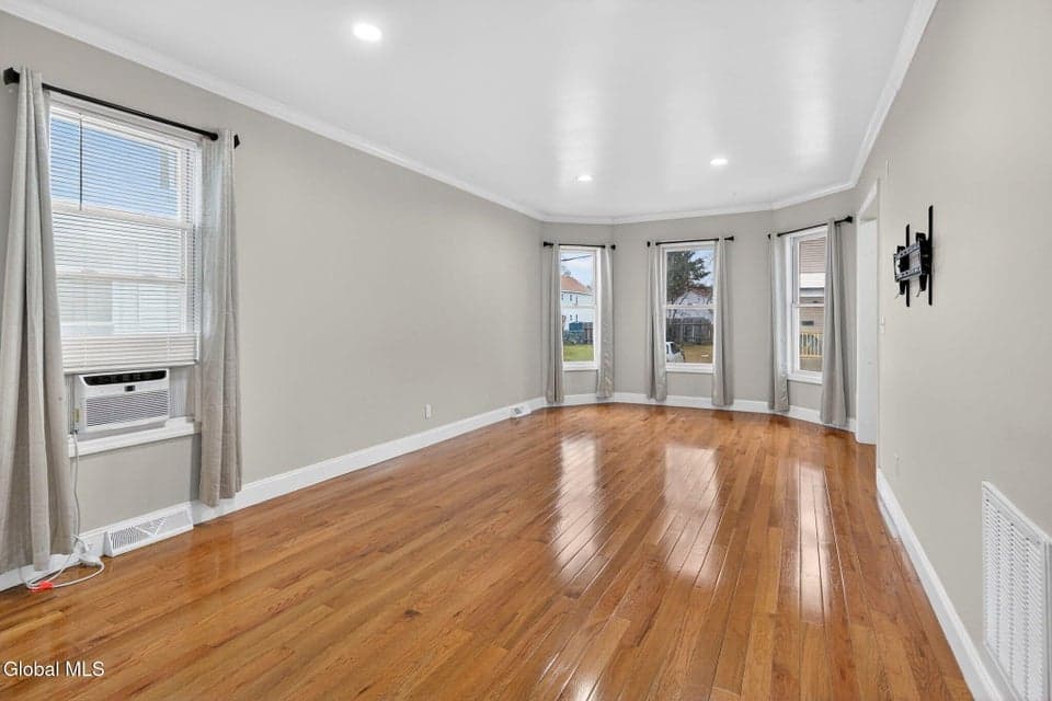4 Daggett Terrace, Schenectady, NY 12307, photo 2