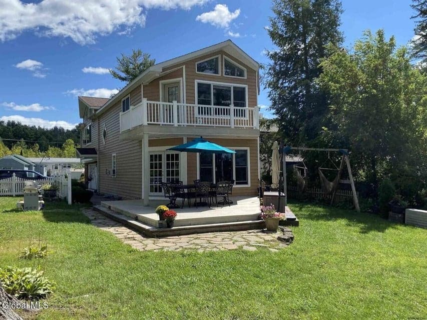 109 Sunset Drive, photo 1