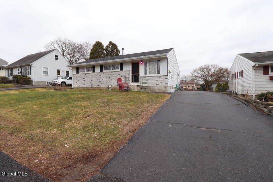 12 Nelson Avenue, Colonie, NY, photo 1
