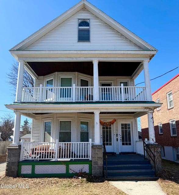 1064 Washington Avenue, photo 1