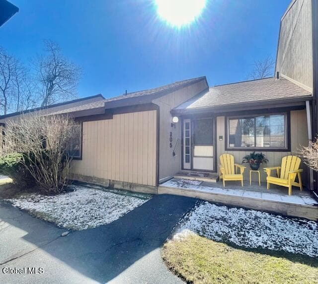 305 Huntington Court, photo 1