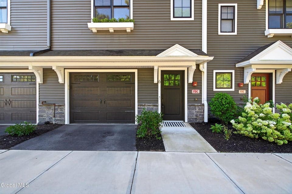 6 Whistler Court, photo 2