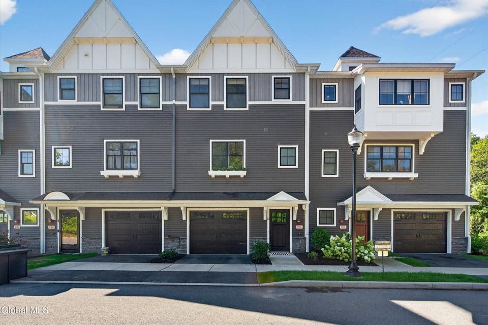 6 Whistler Court, photo 1