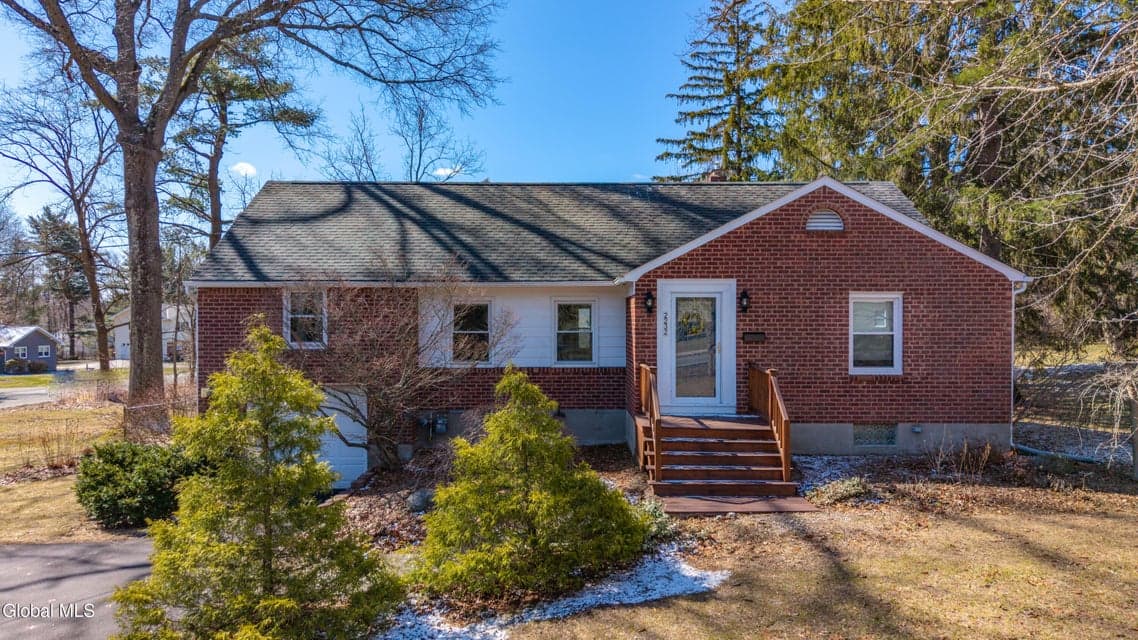 2232 Rosendale Road, Niskayuna, NY, photo 1