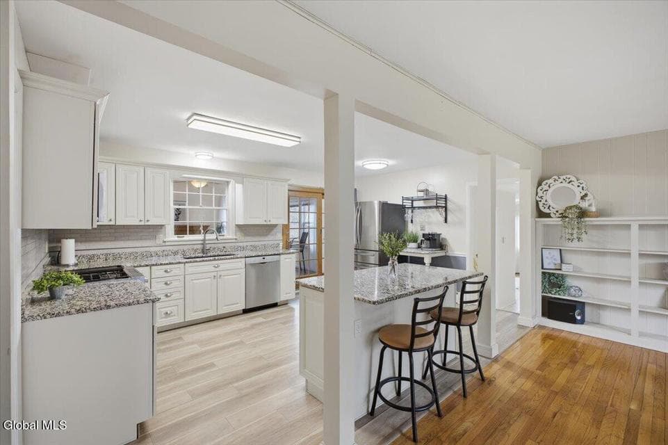 16 Hearthside Drive, photo 5