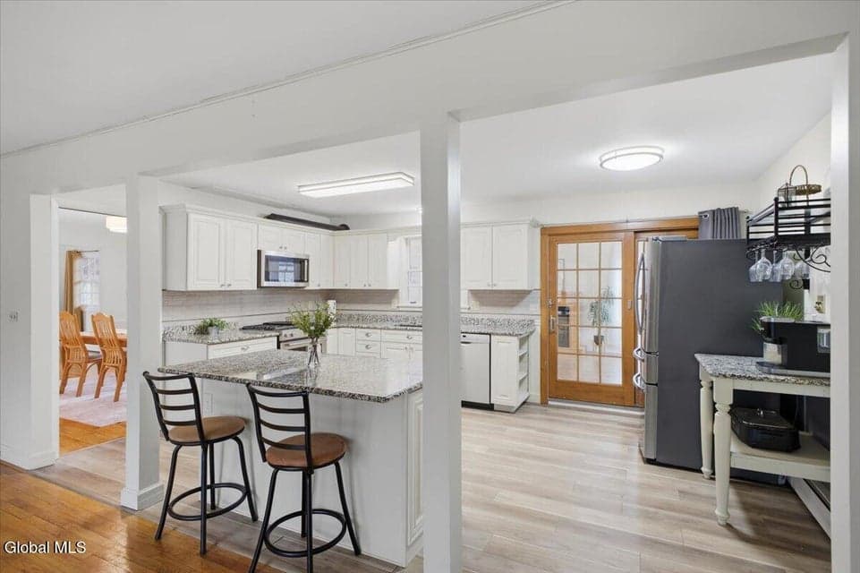 16 Hearthside Drive, photo 4