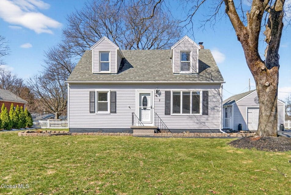 7 Newcomb Drive, photo 2