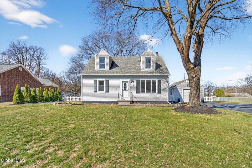 7 Newcomb Drive, photo 1