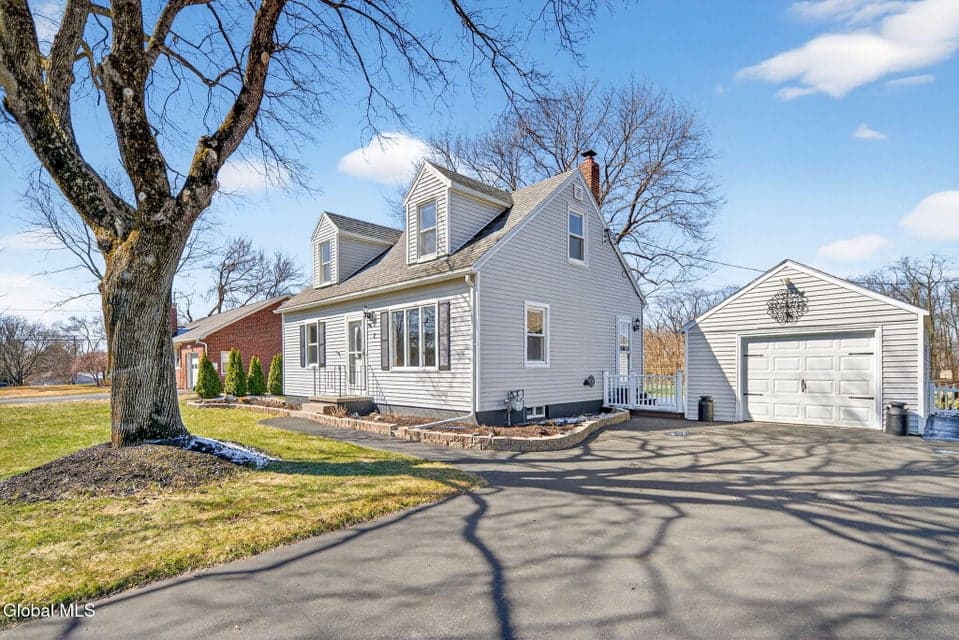 7 Newcomb Drive, photo 3