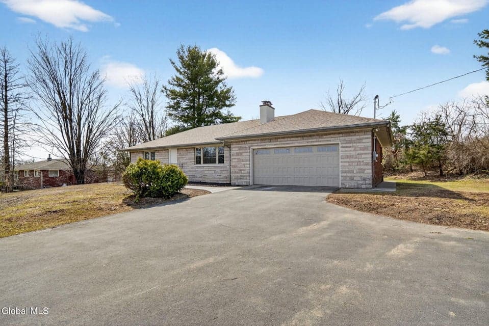 72 Fonda Road, photo 3