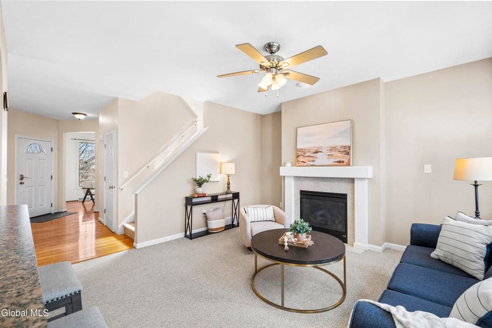 6 Oxford Circle, Cohoes, NY, photo 2