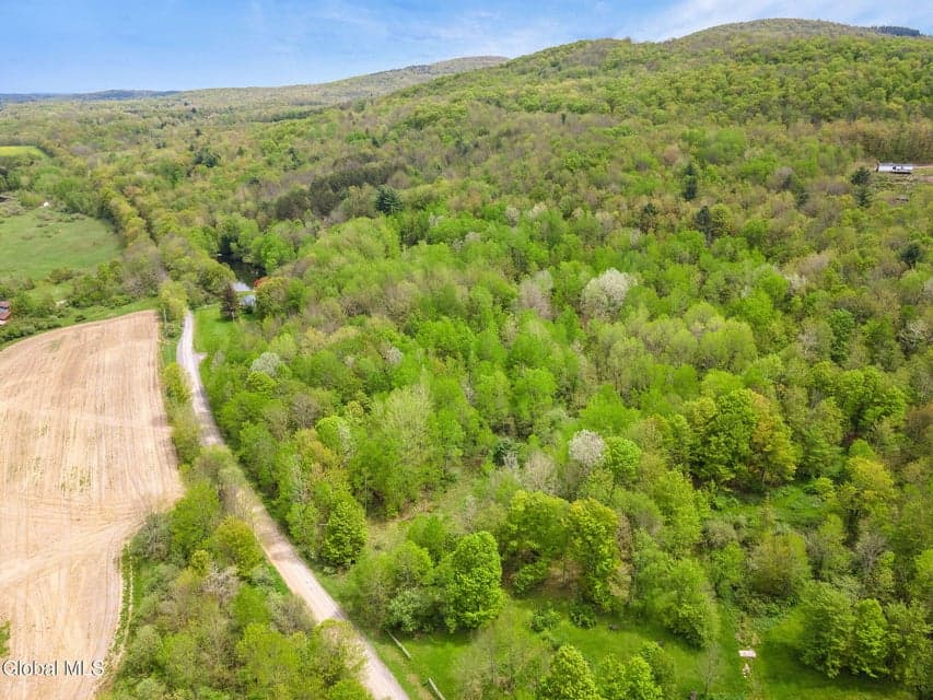 L11 Sternberg Road, photo 1
