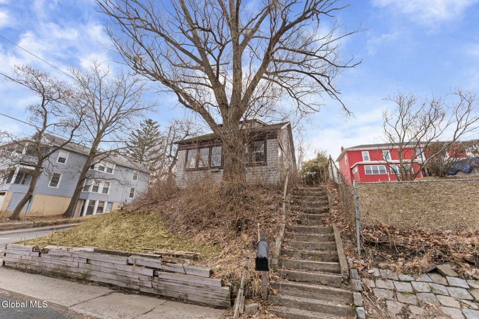 1498 2nd Street, photo 2