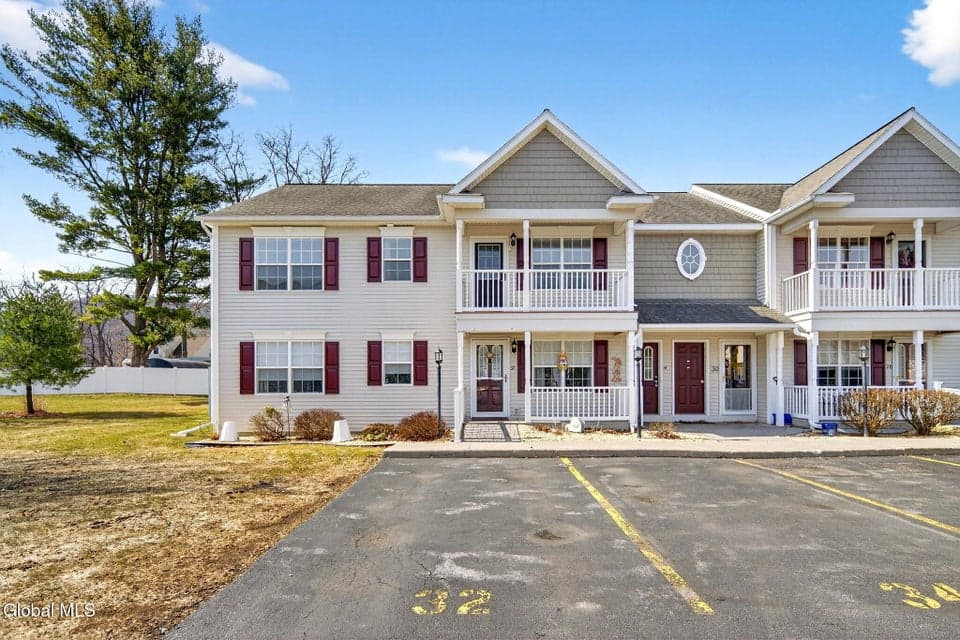 34 Riverside Drive, photo 1