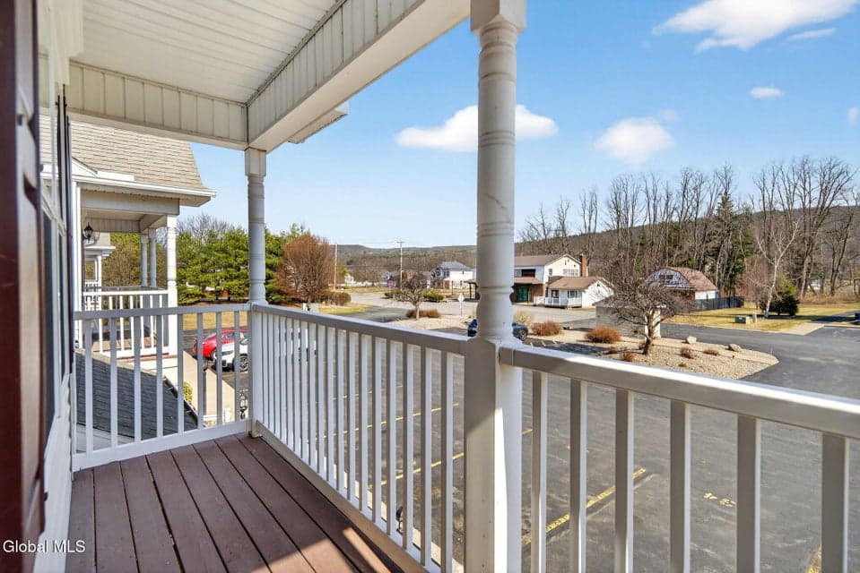 34 Riverside Drive, photo 3